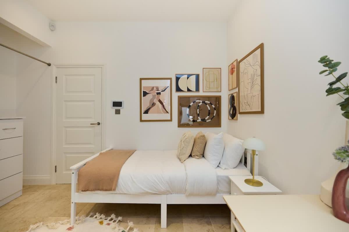 The Camden Park Place - Lovely 4bdr Flat With Garden *